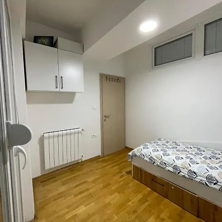 In * Σκόπια